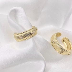 Delicate Flower Cubic Zirconia Rhinestone Flower Ring Adjustable Band Rings in 18K Gold Plated Copper
