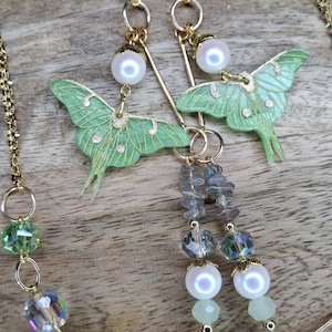 Luna Moth Glasses Chain | Labradorite & Glass Pearl | Lightweight Eyeglass Chain | Gifts for her | Gold and Silver image 7