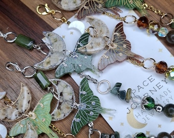 Luna Moth Glasses Chain in Green and Brown | Gypsophila Real Flower | Gemstone Butterfly Glasses Chain | Gifts for her | Gold Chain |