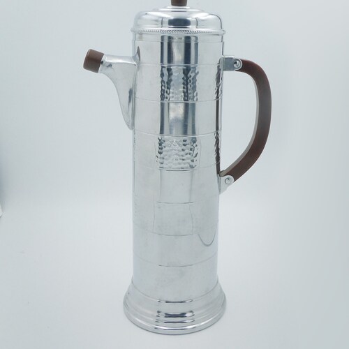 Farber Bakelite & shops Chrome Deco Cocktail Shaker with 4 Chrome Glasses