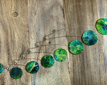 Färgglad Green Planet hängande konstmobil för heminredning och meditation