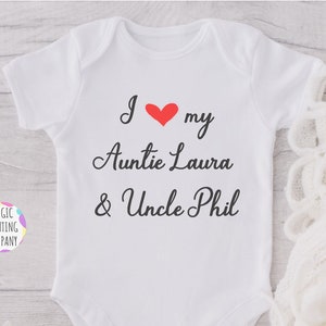Personalizzato I Love My Auntie & Uncle Baby Grow Vest Bodysuit, Idea regalo unisex per il nuovo bambino, Ricordo o Baby Shower Outfit di San Valentino