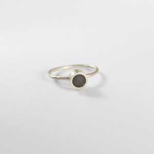 silver concrete ring, black circle ring, geometric ring, dainty ring, minimal ring, eternity ring, shape ring, stacking ring,