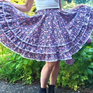 Vintage Floral Square Dance Tiered Circle Skirt with Lace Trim - 1980&#39;s Dance Skirt - Size Med, Country Dance Skirt, Cottage Core Prairie
