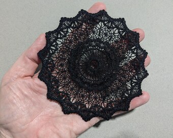 Posavasos de encaje con diseño de telaraña, tapete para taza, decoración gótica para bodas, vajilla espeluznante de Halloween, adorno de telaraña de encaje, manualidades con apliques góticos.