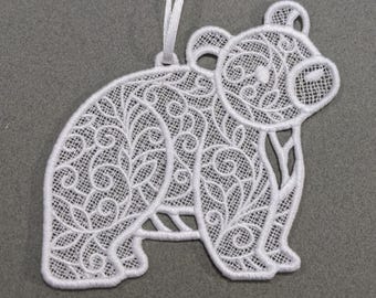Adorno de oso bordado con encaje – Marcapáginas de animales del bosque, dije para espejo retrovisor, elige tu color.