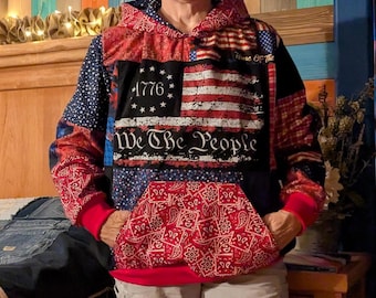 Sudadera con capucha patriótica reciclada con retazos, forrada de franela, con los colores de EE. UU. (rojo, blanco y azul), estilo americano, talla XL.