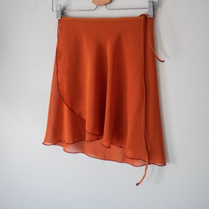 Jupe de ballet portefeuille orange classique citrouille épicée - Robe de ballet orange en mousseline de polyester pour cours et répétitions | Ourlet roulotté assorti