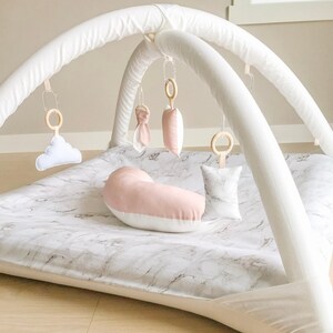 luxury playmat and arch
