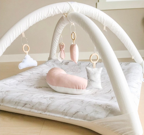 luxury playmat and arch