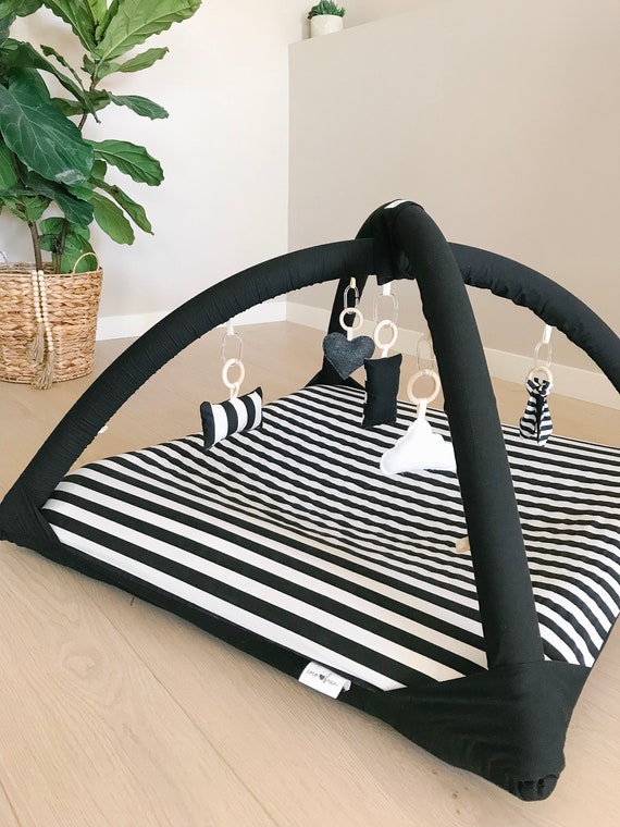 luxury playmat and arch