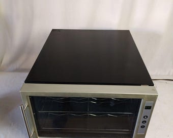 Nevera termoeléctrica para vinos Minea SC-08S con capacidad para 6 botellas. Probada y en perfecto funcionamiento.