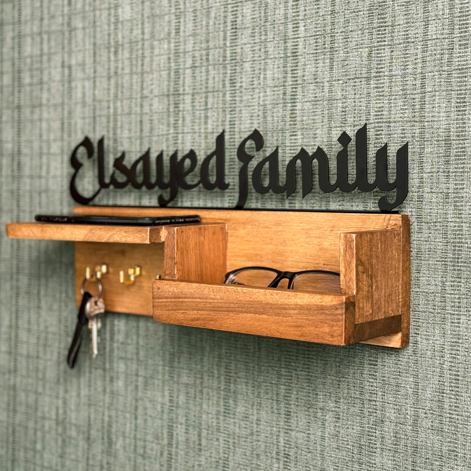 Family Key Holder for Wall Solid Walnut Key Rack Entryway Mail and Key ...