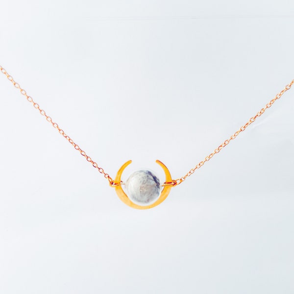 Collier plume lune couleur or cadeau fête des mères pour ses bijoux de terrarium cadeaux uniques pour les femmes