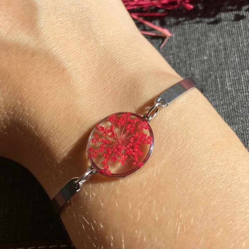 Bracelet argent inclusion de la fleur dentelle de la Reine Anne séchée rouge cadeau de Fête des Mères pour elle image 5