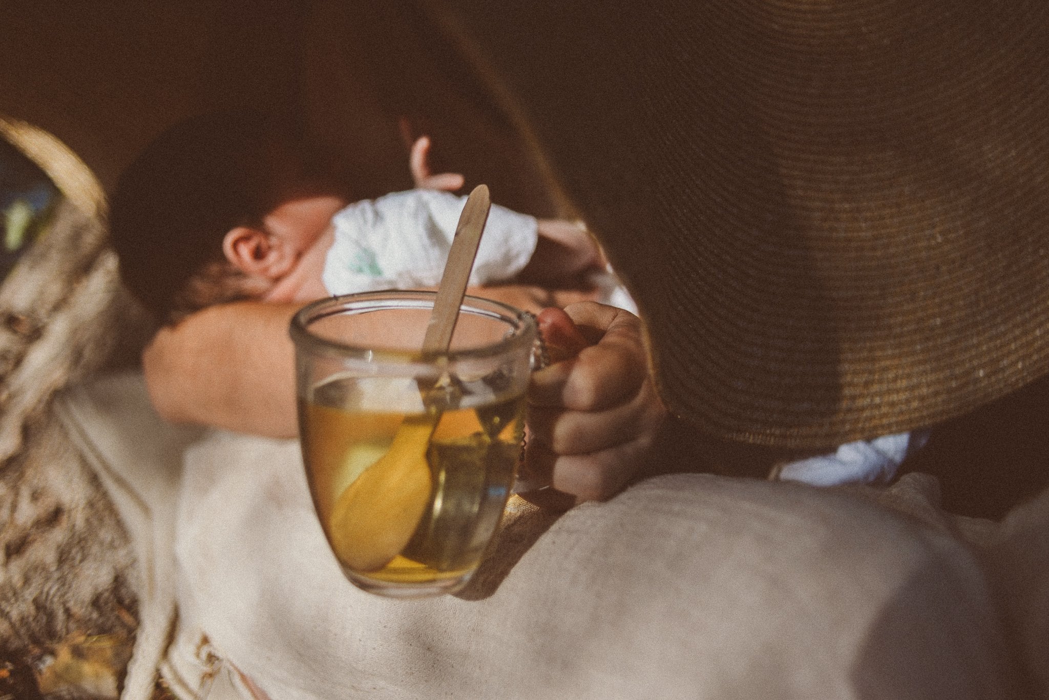 La tisane de framboisier pour faciliter l'accouchement – Il n'y a pas  d'appli pour ça