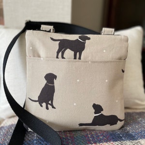 Umhängetasche aus schwarzem Labrador-Stoff, voll verstellbarer Riemen, Innen- und Außentaschen, perfektes Geschenk, Hundetasche