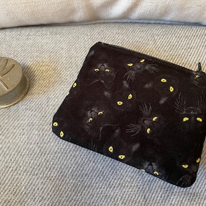 Black cat fabric coin purse, small zipped pouch. Lovely gift, cat lovers gift.