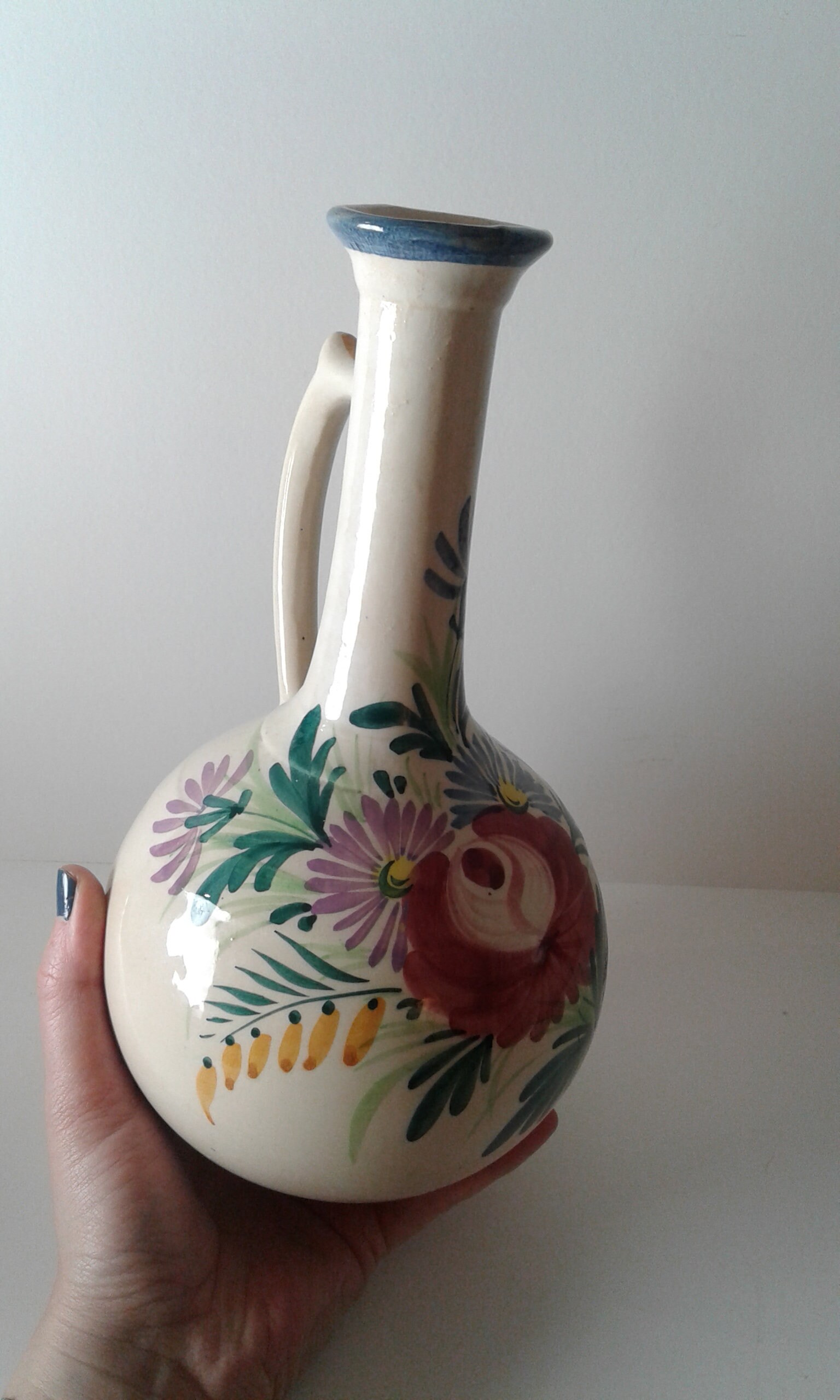 Vase en Céramique, Blanc et Motifs Fleuris, Marque Saint Clément. Vase Céramique. Collection. Décora