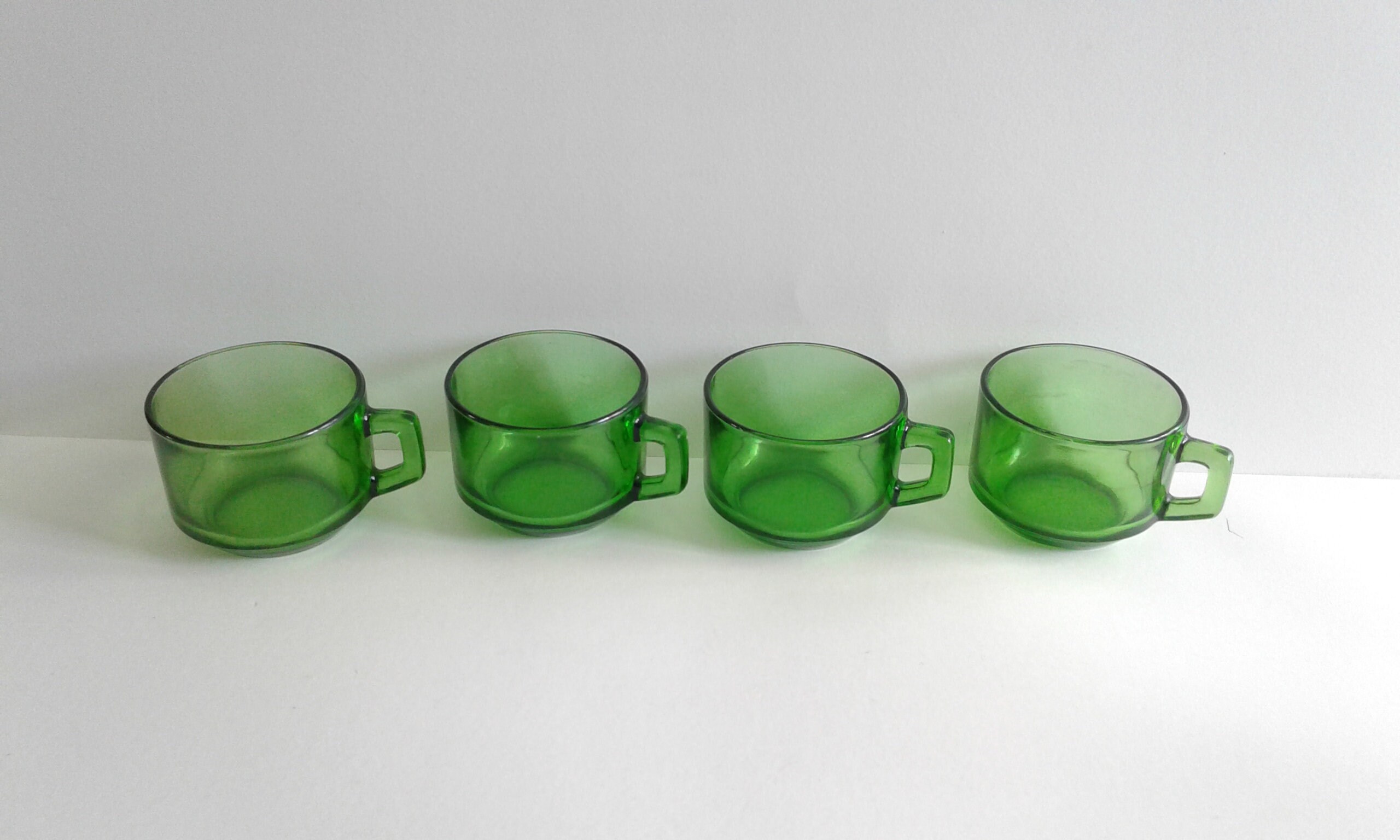 Jolies Tasses Vintage, Lot de 4, en Verre Transparent, Couleur Verte.