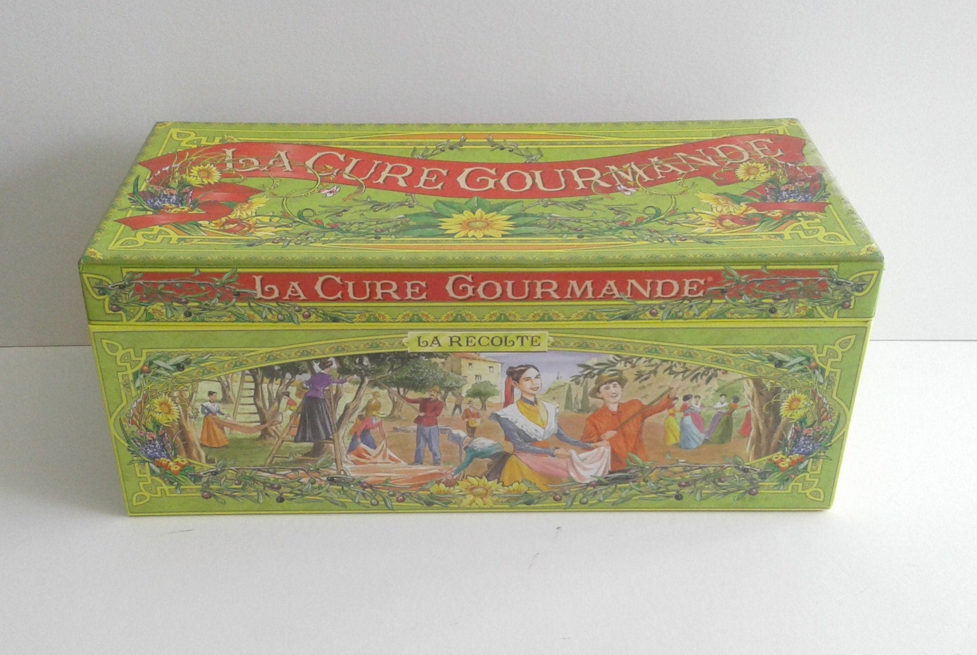 Jolie Boîte à Biscuits Vintage , en Carton.