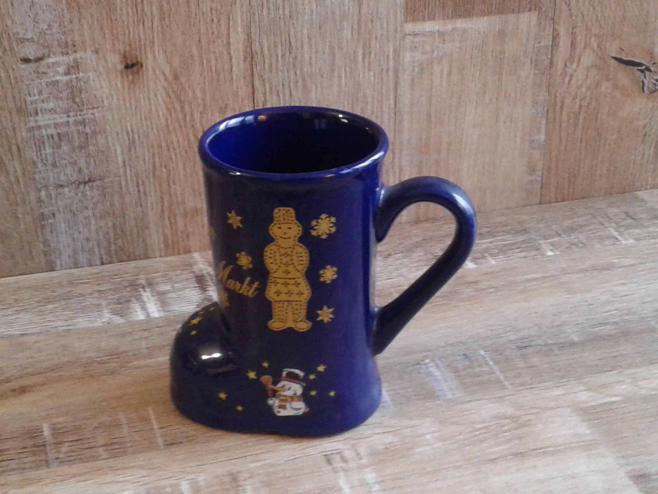 Original Mug de Noël en Forme Botte, Bleu Nuit et Motifs Noël. Décoration. Collection. Cadeau. Noël.