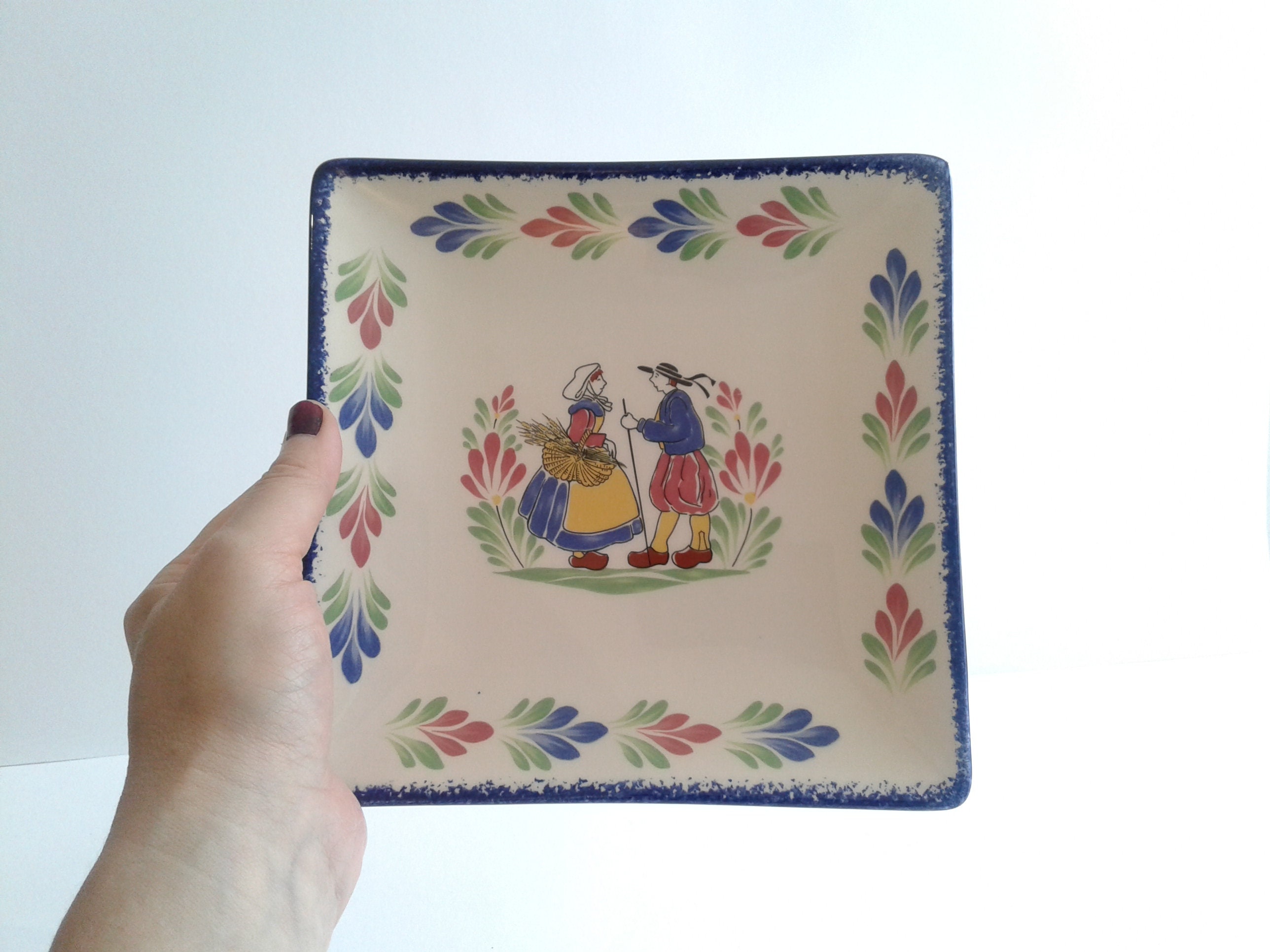 Magnifique Assiette Artisanale Bretonne Carrée, Aux Motifs Peints, en Céramique de Pornic. Décoratio