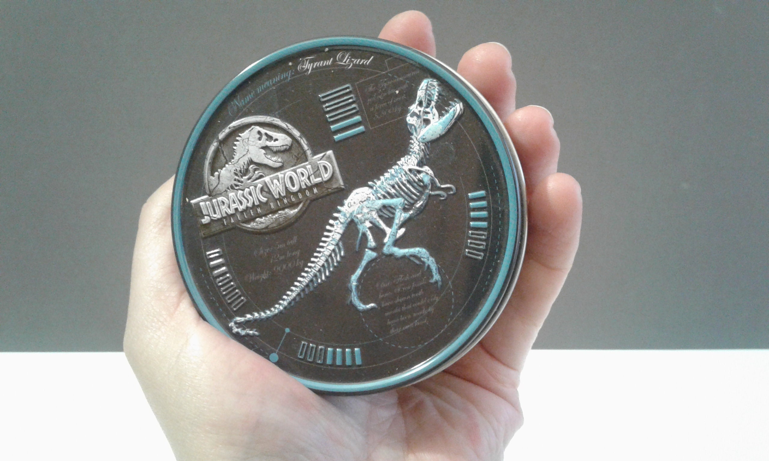 Boite de Collection en Métal Jurassic World. Collection. Cadeau. Boite à Bonbons. Rangement. Rangeme