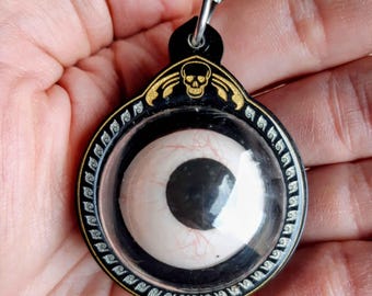 Ajarn Apichai - Prai Taa Tip Amulet (authority, protection, good fortune, foresight)