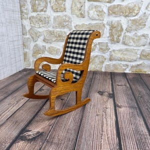 Chaise à bascule en bois Shackman de Dollhouse Furniture