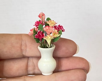 Vaso di fiori in porcellana, garofani, miniatura di casa delle bambole