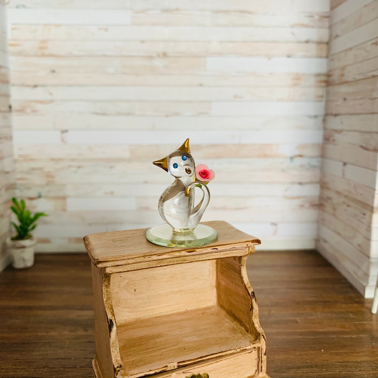 the baron cat statue