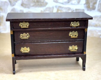 Commode De Poupée Ancienne Placage Acajou - 3 Tiroirs - Ht 34,5 Cm