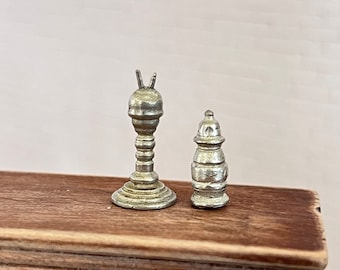 Miniature Salt & Pepper Grind,  Lead-free pewter Dollhouse Decor Vintage Dollhouse Metal