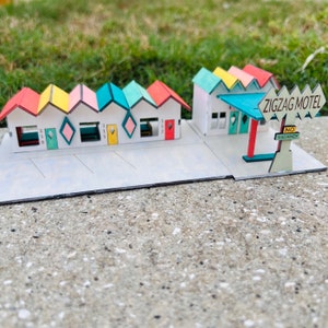 Zigzag Motel Apartment Kit, Mini Mid Century Modern Town Building Kits, 1:144 scale