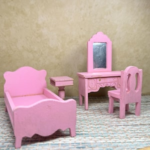 Dollhouse Strombecker Bedroom, 1/16 Bed, Vanity Wood Vintage 1930’s