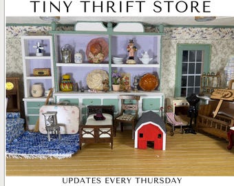 Muebles y accesorios para casas de muñecas de pequeñas tiendas de segunda mano, miniaturas vintage