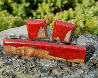 Wood cufflinks and tie clip set, cufflinks for groomsmen, wooden tie clip, cuff links, wood tie bar, red cufflinks, wood resin, wood tie bar