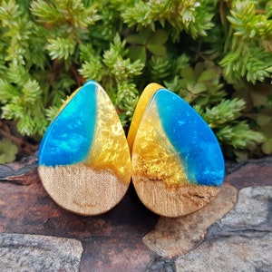 Teardrop wood resin plugs, wood gauges, plugs and tunnels, 00 gauges,resin plugs, 00 gauge earrings, teardrop plugs, ear plugs, wood plugs