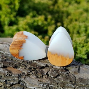 Teardrop plugs, wood gauges, wood plugs, plugs and tunnels, 00 gauges, resin plugs, 00 gauge earrings, customplugs, ear plugs, wooden gauges