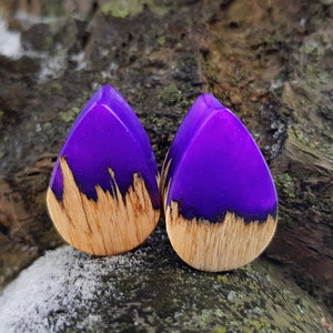 Teardrop wood resin plugs, wood plugs, wood gauges, 0g plugs, plugs and tunnels, 00 gauges, resin plugs, 00 gauge earrings, ear plugs