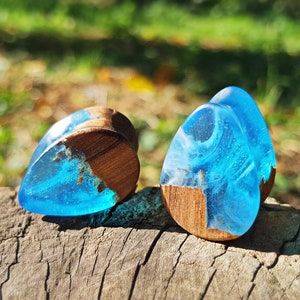 Teardrop wood resin plugs, ocean plugs, wood gauges, 0g plugs, plugs and tunnels, 00 gauges, blue resin plugs, 00 gauge earrings