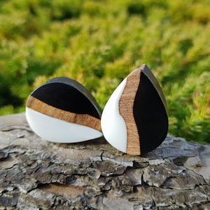 Teardrop plugs, wood gauges, wood plugs, plugs and tunnels, 00 gauges, resin plugs, 00 gauge earrings, customplugs, ear plugs, wooden gauges