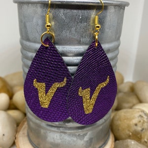 minnesota  inspired earrings, v earrings, custom earrings, football earrings, glitter earrings, teardrop earrings