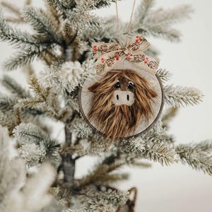 Decorazione a forma di mucca scozzese ricamata a mano, in feltro di pelliccia sintetica e ricamo. Pelosa. Tema rustico rurale. Albero di Natale. VENDUTO SINGOLARMENTE.