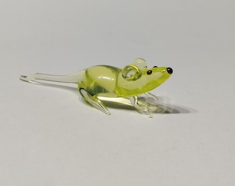 紫色のガラス製置物 約25cm 紫色のウランガラスのネズミ、ウランワセリンガラスの置物、ネズミ