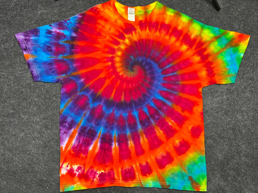 trippy tie dye