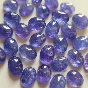 Bellissime pietre di tanzanite naturale cabochon con pesanti inclusioni, forma ovale, dimensioni calibrate, buona qualità, sciolte per la creazione di gioielli.