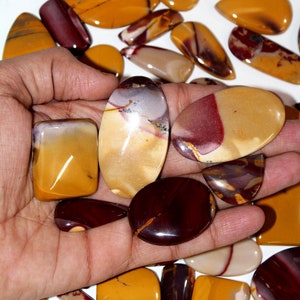 Melhor pedra preciosa cabochão de jaspe mookaíta natural polida à mão, lote de atacado de cabochão de mookaíta com formatos mistos, lote de pedra preciosa de jaspe mookaíta solta.