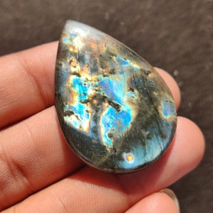 Multi Fire natuurlijke labradoriet cabochon edelsteen, 64,90 karaat, 44x31x5 MM formaat.